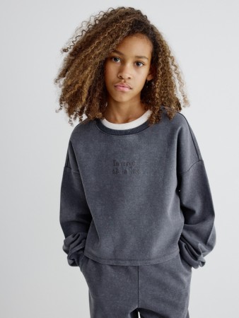 укороченный свитшот с вышивкой для девочек фотография