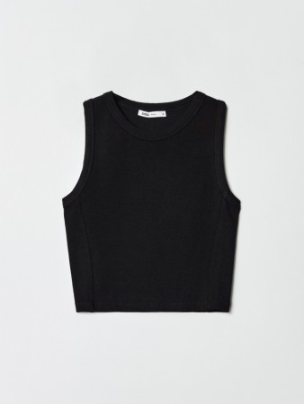 укороченный топ в рубчик фотография