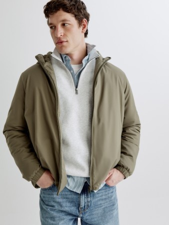 утепленная куртка с капюшоном фотография