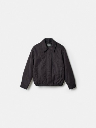 утепленная куртка с водоотталкивающей пропиткой фотография