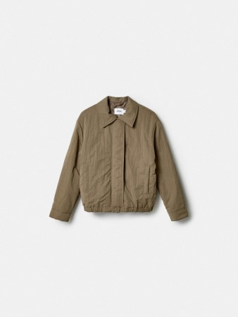 утепленная куртка с водоотталкивающей пропиткой фотография