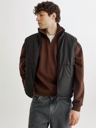 утепленный жилет с флисовой подкладкой фотография