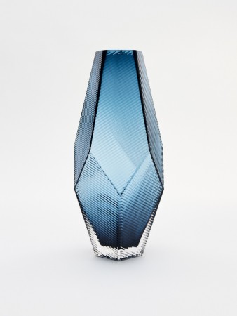 ваза из стекла с рельефным узором фотография