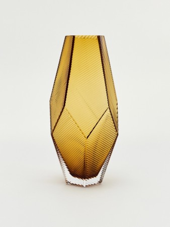 ваза из стекла с рельефным узором фотография