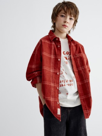 вельветовая рубашка в клетку для мальчиков фотография