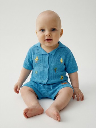 вязаная рубашка кроше с вышивкой для малышей фотография