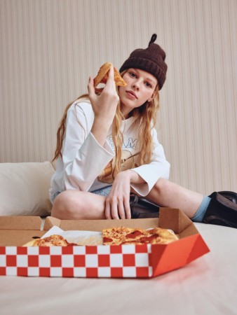 вязаная шапка-бини из линейки  young фотография