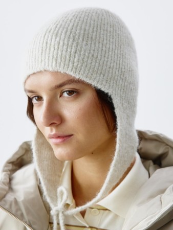 вязаная шапка-ушанка с содержанием шерсти - женские шапки