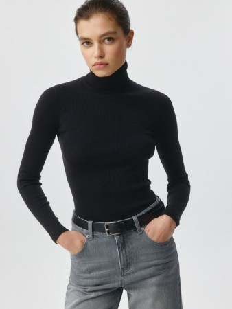 вязаная водолазка фотография