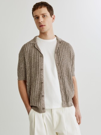 вязаное поло на пуговицах фотография