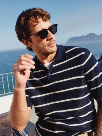 вязаное поло с коротким рукавом в полоску фотография