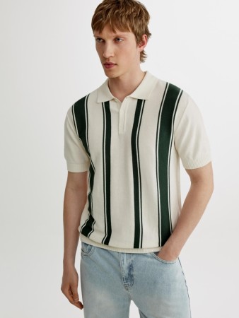 вязаное поло с коротким рукавом в полоску фотография