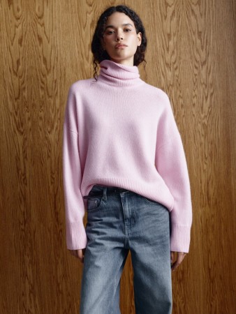 вязаный джемпер из шерсти и кашемира фотография