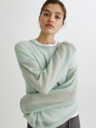 вязаный джемпер из смесовой шерсти альпаки фотография