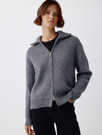 вязаный джемпер на молнии с содержанием шерсти фотография