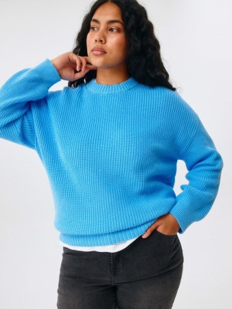 вязаный джемпер оверсайз фотография