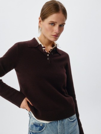 вязаный джемпер-поло из шерсти фотография