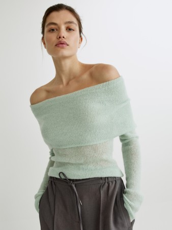 вязаный джемпер с содержанием мохера и шерсти фотография