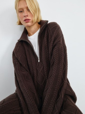 вязаный джемпер с содержанием шерсти фотография