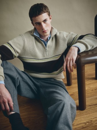 вязаный джемпер с воротом на молнии фотография