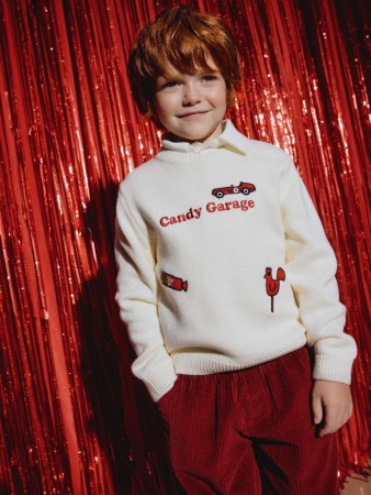 вязаный джемпер с вышивкой для мальчиков фотография