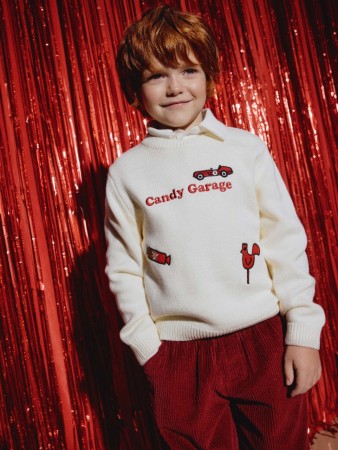 вязаный джемпер с вышивкой для мальчиков фотография