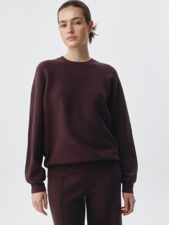 вязаный джемпер жаккардовой вязки фотография