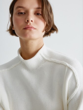 вязаный джемпер фотография