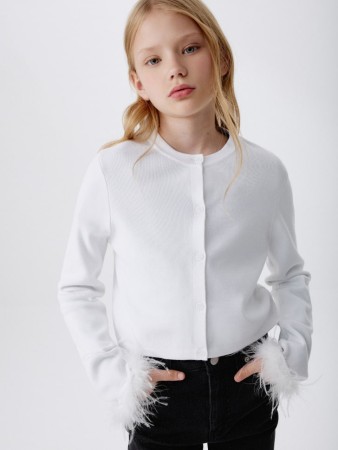 вязаный кардиган с перьями для девочек фотография