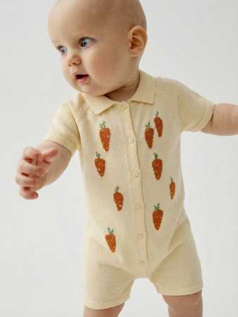 вязаный комбинезон с принтом для малышей фотография