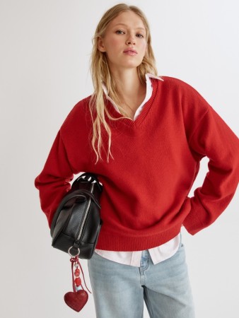 вязаный оверсайз джемпер из смесовой шерсти фотография