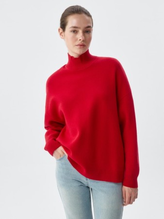 вязаный свитер с воротником-стойкой - женские свитеры