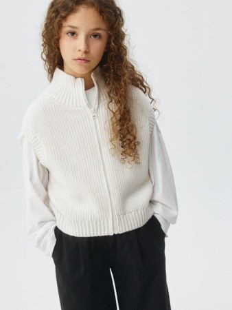 вязаный жилет на молнии для девочек фотография