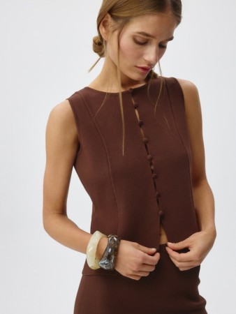 вязаный жилет фотография