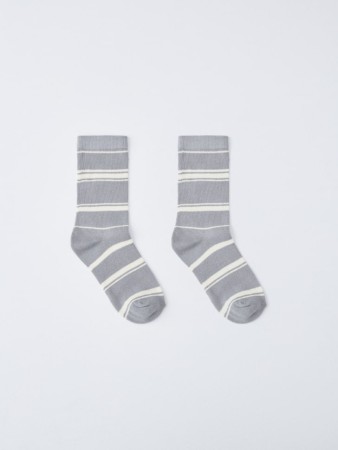 высокие носки в полоску фотография