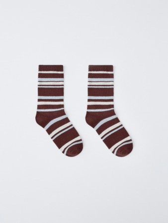 высокие носки в полоску фотография