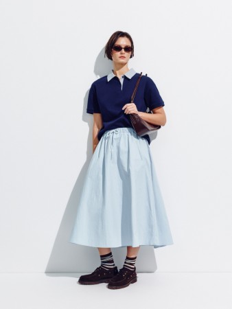 юбка миди из технологичной ткани фотография