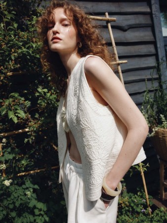 жилет из муслина с вышивкой фотография