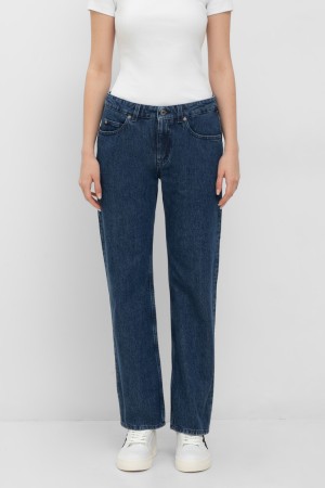 джинсы  модель в стиле 90-х годов фотография