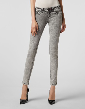 джинсы зауженные  фотография