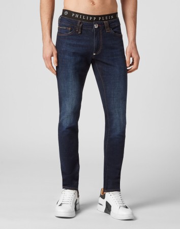 джинсы зауженные  фотография