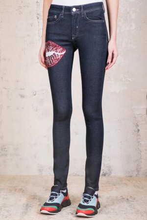 джинсы  - женская одежда на клепках 