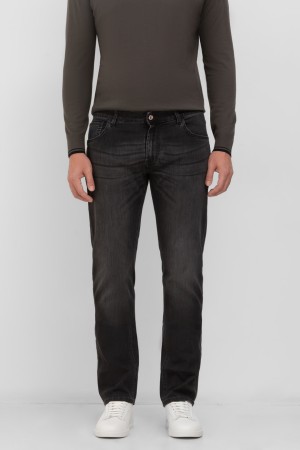 джинсы  - мужская одежда из денима 