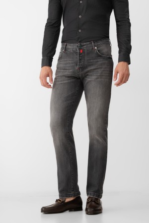 джинсы  - мужская одежда облегающая 