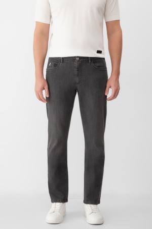 джинсы  - мужская одежда из денима 