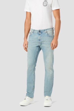 джинсы  - мужская одежда из денима 