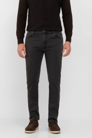 джинсы  - мужская одежда из денима 