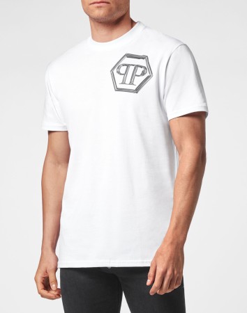 футболка  - мужская одежда с баской 