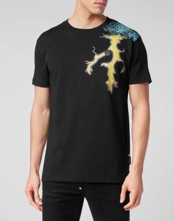 футболка  - мужская одежда с баской 