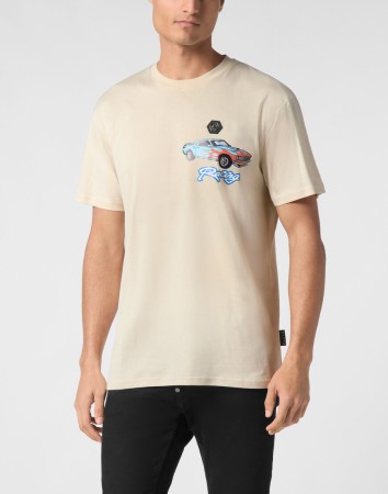 футболка  - мужская одежда с баской 